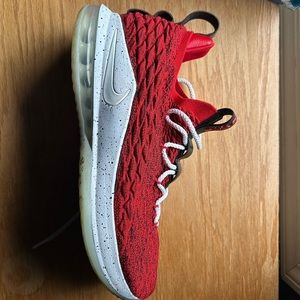 Lebron 15 Low University Red